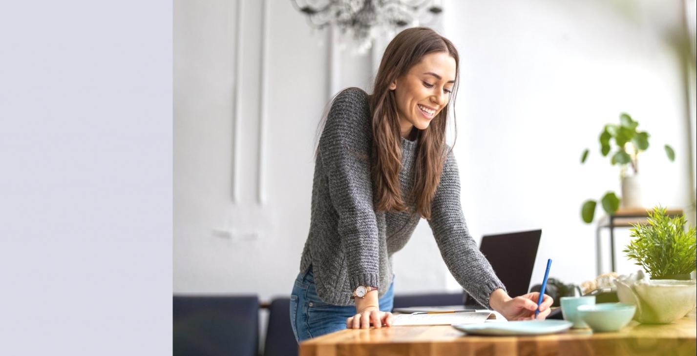 Espacio de trabajo con herramientas de redacción y análisis SEO